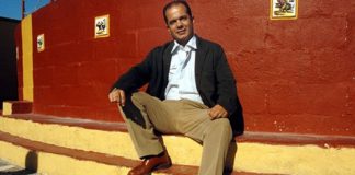 El empresario sevillano Joaquín Morales, propietario de las ganaderías embargadas, en la finca 'La Marquesa', también embargada.